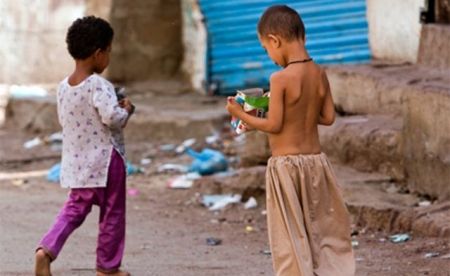 DW: Τα άστεγα παιδιά στο Μαρόκο ονειρεύονται την ΕΕ