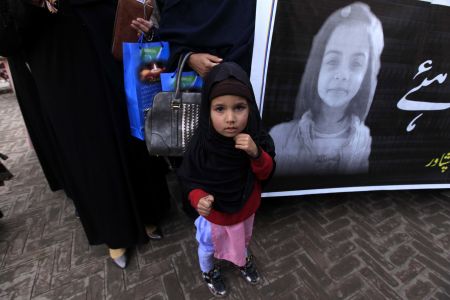 Πακιστάν: «Βράζει» με τον βιασμό και τη δολοφονία κοριτσιού