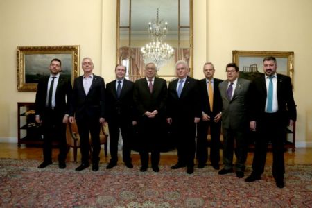 Παυλόπουλος: Να στηριχτούν οι μικρομεσαίες επιχειρήσεις