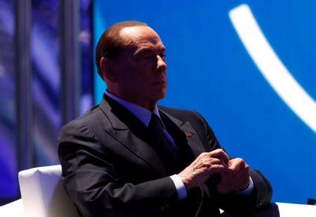 Αναβολή της δίκης Μπερλουσκόνι για τα «μπούγκα-μπούγκα»