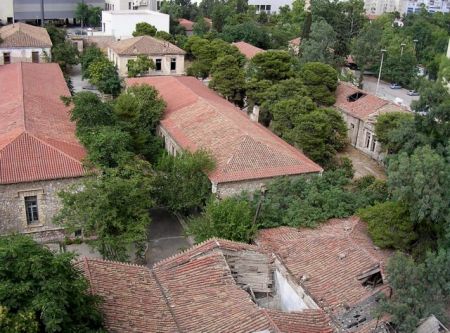 Ξεκινά η αποκατάσταση των «στρατιωτικών παραπηγμάτων» του 401