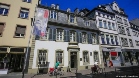 Deutsche Welle: Ανακαινίζεται το σπίτι του Μαρξ