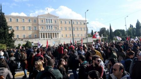 Ο νόμος για τις απεργίες «ενταφιάζει» το αριστερό προφίλ