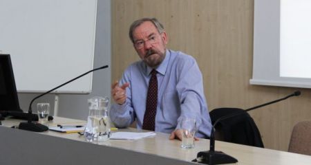 Πίτερ Χολ: «Λαϊκισμός και εθνικισμός συνιστούν υπαρξιακή απειλή για την Ευρώπη»