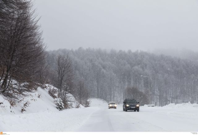 Προβλήματα λόγω χιονόπτωσης στην Κεντρική και τη Δυτική Μακεδονία.-