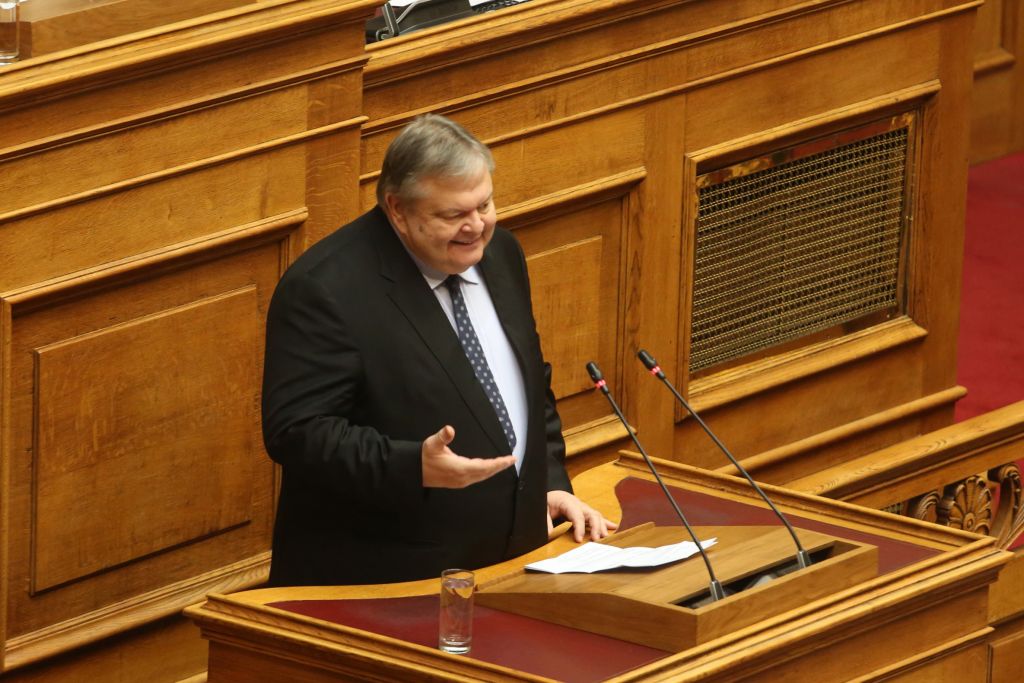 Υπόθεση Novartis – Βενιζέλος: «Επανάληψη των pampers του ’89 ως φάρσα»