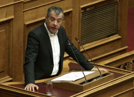 Στ.Θεοδωράκης: Απαιτούνται και άλλα βήματα από πλευράς πΓΔΜ