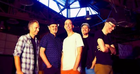 Εκμέκ: «Οι άνθρωποι συναθροίζονται, αλλά δεν σημαίνει πως επικοινωνούν»