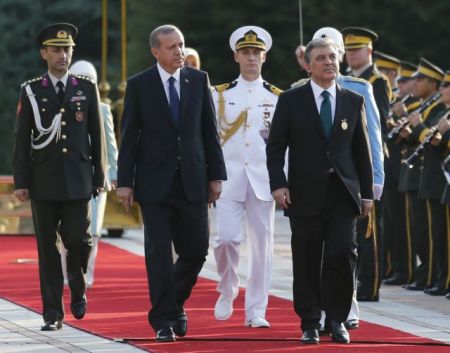 Θα τολμήσει ο Γκιουλ να τα βάλει με τον Ερντογάν;