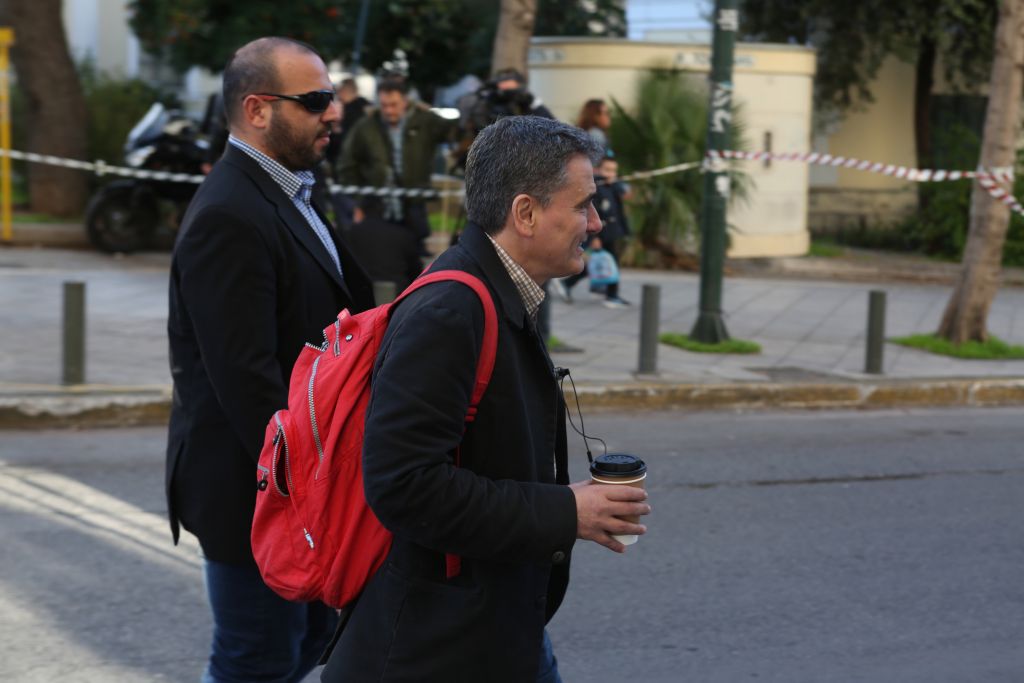 Tsakalotos announces plans for 3.5 bn euros in tax cuts, over five years