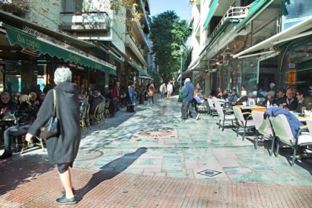 Επιχείρηση «καθαρά πεζοδρόμια» στο Κολωνάκι