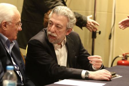 Συνάντηση Κοντονή – Ουτσάρ με φόντο τους τούρκους αξιωματικούς