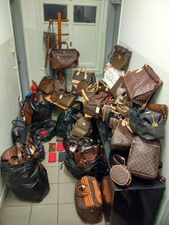 Προϊόντα «μαϊμούδες» πωλούσαν δύο καταστήματα στη Θεσσαλονίκη