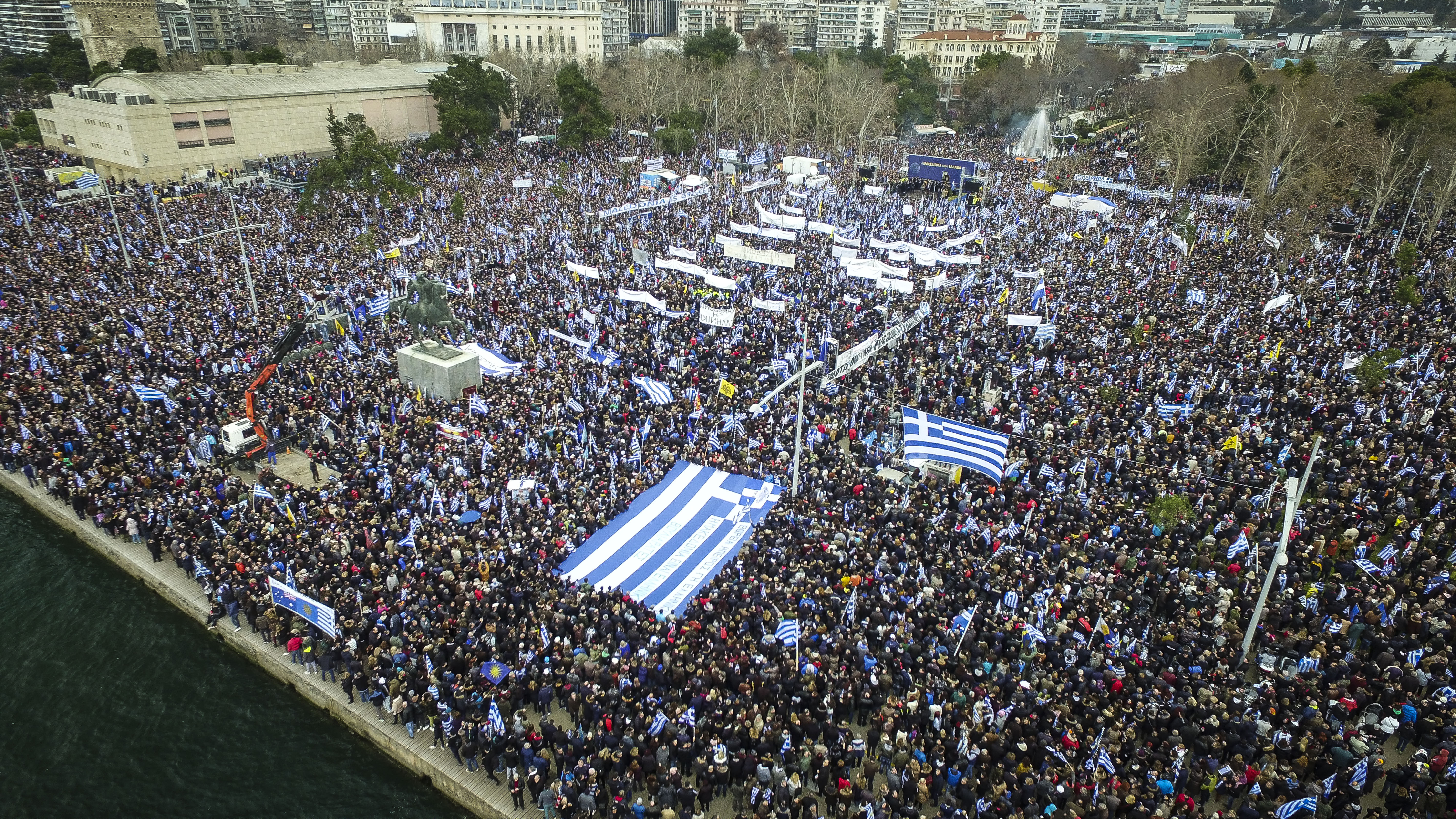 Το συλλαλητήριο για το «Μακεδονικό» στη Θεσσαλονίκη – Το ψήφισμα