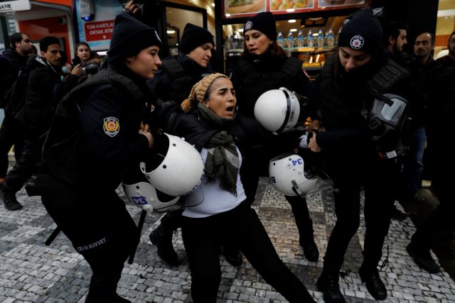 Τουρκία: Σπρέι πιπεριού από αστυνομία κατά φιλοκούρδων διαδηλωτών