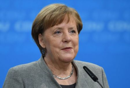 Χαιρετίζει την απόφαση του SPD για έναρξη διαπραγματεύσεων η Μέρκελ