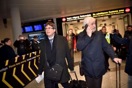 Δεν ενεργοποιείται το ευρωπαϊκό ένταλμα σύλληψης για τον Πουτζδεμόντ