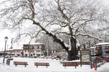 Έκτακτο δελτίο καιρού: Καταιγίδες και πυκνές χιονοπτώσεις