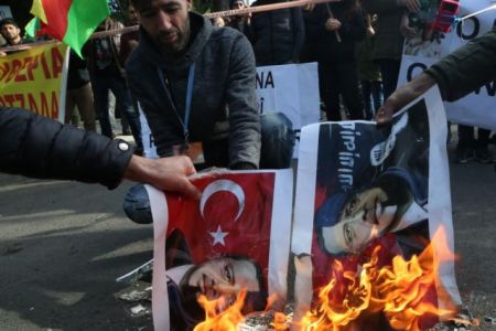 Κούρδοι διαδήλωσαν ενάντια στην τουρκική επιχείρηση στη Συρία