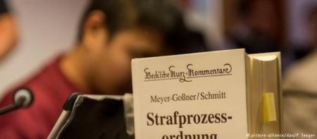 DW: Ελληνες αστυνομικοί καταθέτουν για τον Χουσεΐν