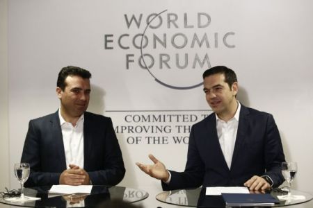 Μακεδονικό: Οι δύσκολες εσωτερικές ισορροπίες κρατούν μετέωρη τη συμφωνία