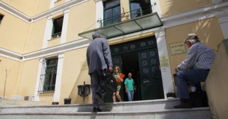 «Εισβολή» Ρουβίκωνα στην Ευελπίδων