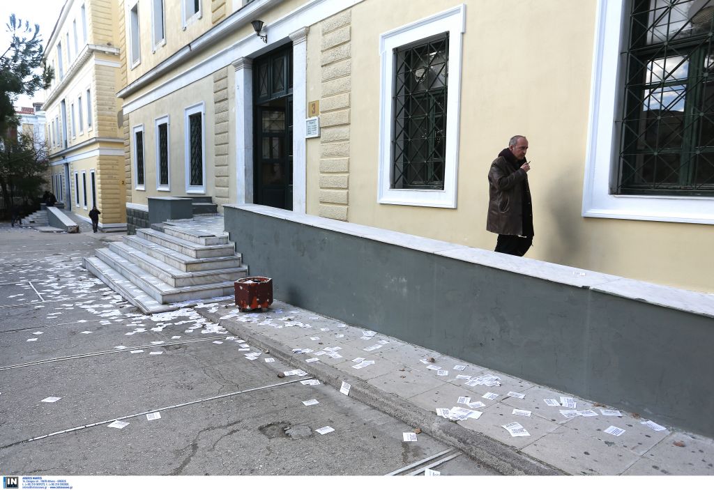 Λήξη συναγερμού στην Ευελπίδων μετά το τηλεφώνημα για βόμβα