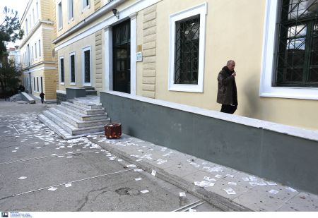 Λήξη συναγερμού στην Ευελπίδων μετά το τηλεφώνημα για βόμβα