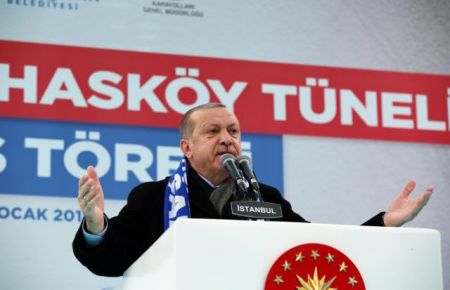 Σινιάλο Ερντογάν για επέκταση της επέμβασης στη βόρεια Συρία