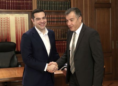 Ο Αλ. Τσίπρας υιοθετεί την πρόταση Στ. Θεοδωράκη για το Συμβούλιο Εθνικής Ασφαλείας
