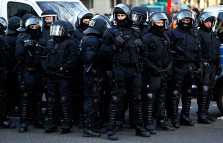 Γερμανία: Η αστυνομία διέλυσε διαδήλωση χιλιάδων Κούρδων