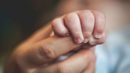 Ιταλία: Παιδί ομοφυλόφιλων γυναικών για πρώτη φορά στα μητρώα ληξιαρχείου