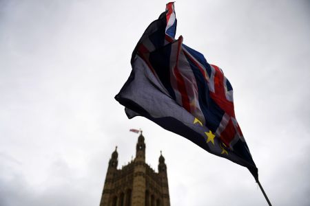 Καταστροφικά για τη Βρετανία όλα τα σενάρια του Brexit