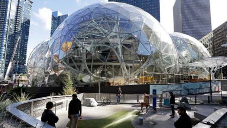 Amazon: Έφτιαξε μίνι τροπικό δάσος μέσα σε τρεις σφαίρες