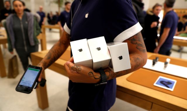 Τα ακριβότερα iPhone αντιστάθμισαν την κάμψη των πωλήσεων
