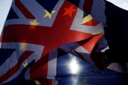 Politico: Κινδυνεύει η συμφωνία για Brexit λόγω αοριστίας