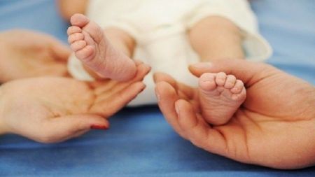 Ταχύτερες διαδικασίες για υιοθεσίες – αναδοχές παιδιών