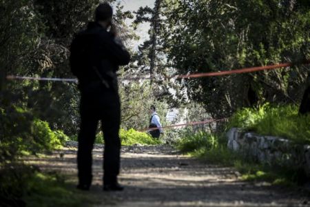 Πέντε άτομα λήστεψαν νεαρό ζευγάρι στου Φιλοπάππου