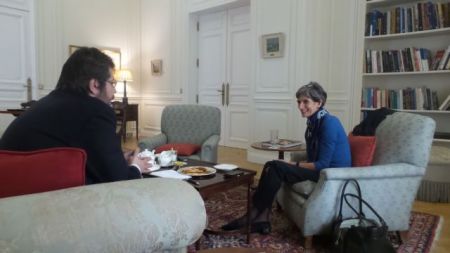 Κέιτ Σμιθ: «Είμαστε αισιόδοξοι και φιλόδοξοι για τη νέα σχέση με την ΕΕ»