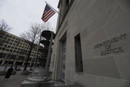 To FBI φέρεται να διαθέτει βίντεο και ηχητικά ντοκουμέντα που εμπλέκουν πολιτικά πρόσωπα στην Ελλάδα για την υπόθεση Novartis