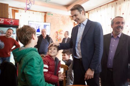 Στις πλατείες με τους ψηφοφόρους η ηγεσία της Ν.Δ.