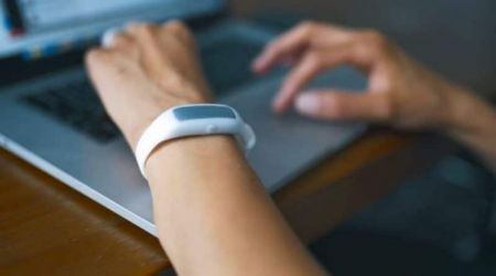 Ιταλία: Σάλος αντιδράσεων για το βραχιόλι «ελέγχου εργασίας»