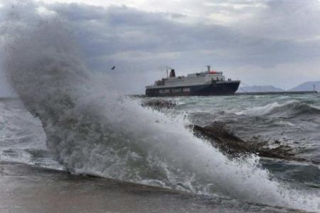 Δεμένα τα πλοία σε Κέρκυρα και Ηγουμενίτσα