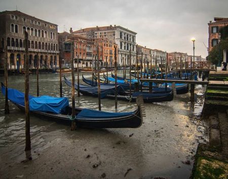 Τα διάσημα κανάλια της Βενετίας «στέγνωσαν»