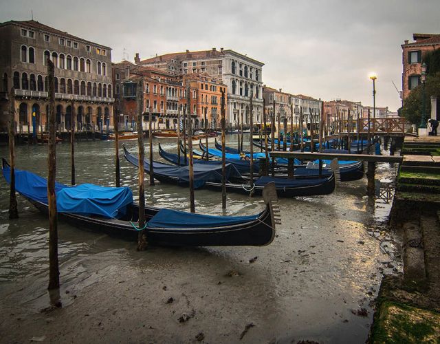 Τα διάσημα κανάλια της Βενετίας «στέγνωσαν»