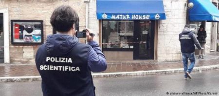 DW: Ο ρατσισμός σοκάρει την προεκλογική Ιταλία