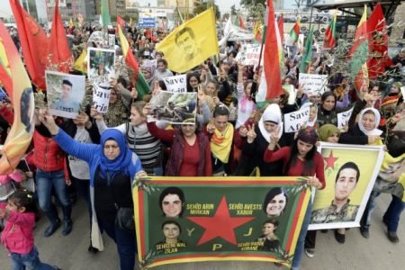 Συρία: Εκατοντάδες Κούρδοι συρρέουν στην Αφρίν