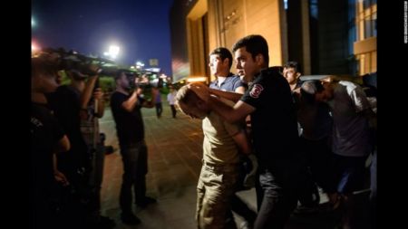 Τουρκία: Ισόβια κάθειρξη σε 64 στρατιωτικούς