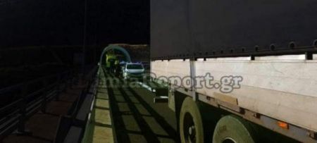 Έκτροπή οχήματος στη σήραγγα της Στυλίδας