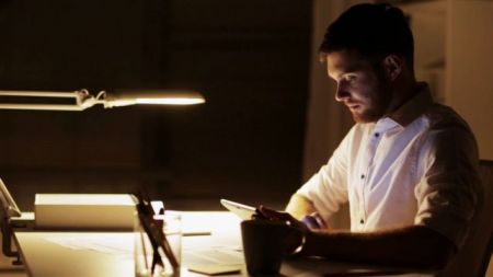 Ο κακός φωτισμός αλλάζει τη δομή του εγκεφάλου